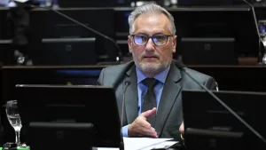Lewandowski: "Pullaro acompaña a Milei mientras cierran las fábricas de la provincia de Santa Fe"