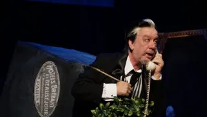 Llega “Tirria”, la comedia con Diego Capusotto, que hace foco en la decadencia de una familia patricia argentina  