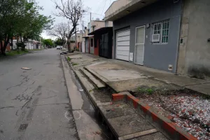 Asesinaron a un hombre de 39 años cuando estaba por entrar a su casa en un utilitario