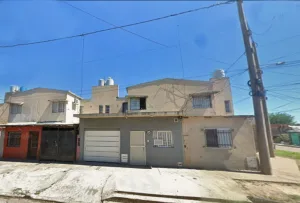 Asesinaron a un hombre de 39 años cuando estaba por entrar a su casa en un utilitario