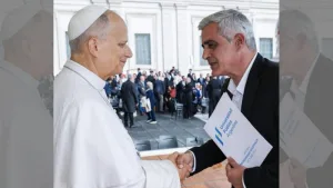 El rector de la UNR puso al tanto de la situación de las universidades públicas al papa León XIV