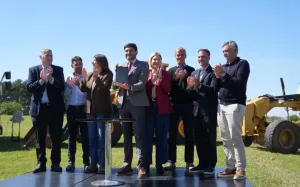 Pullaro puso en marcha otra etapa del tercer carril de la autopista: “Somos ejemplo de cómo se pueden hacer las cosas en tiempos de crisis”