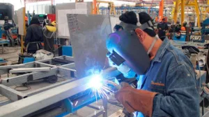 La actividad económica cayó 1,7% interanual en agosto y anotó la mayor contracción en lo que va del año