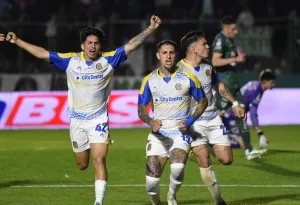 Pisó fuerte en Junín: Central derrotó 2-1 a Sarmiento, con doblete de Gastón Ávila, para adueñarse de la tabla anual