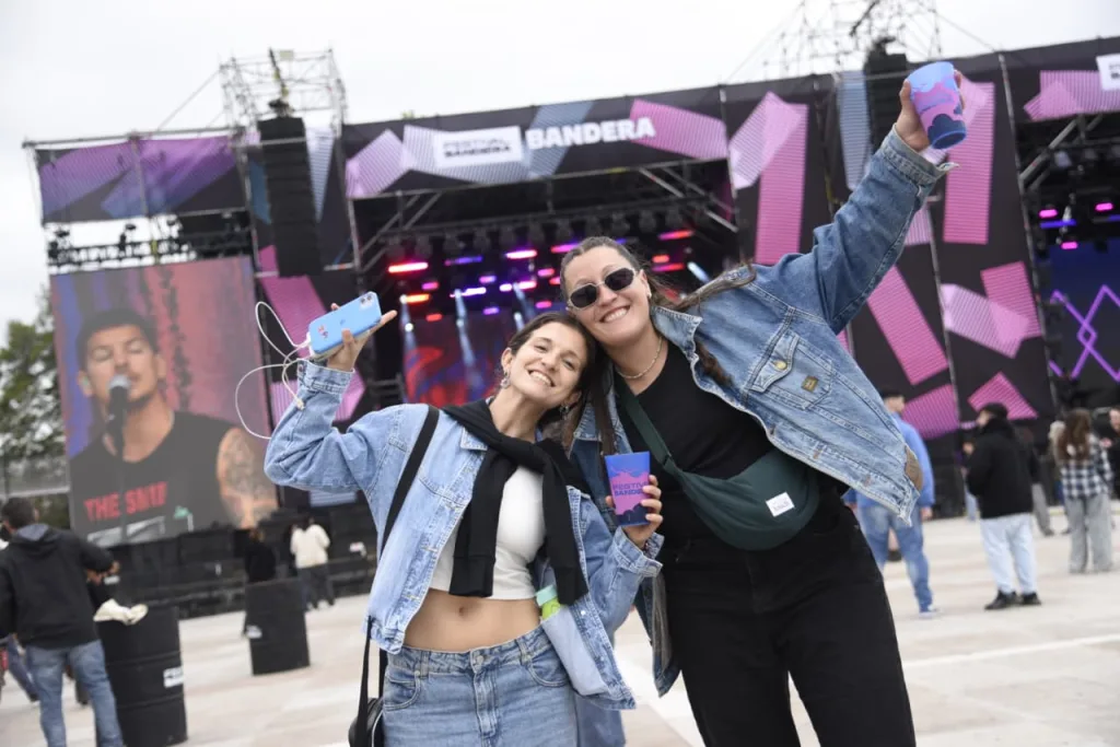 Festival Bandera 2026: intensa jornada de rock, pop, indie, electrónica y escenarios cruzados