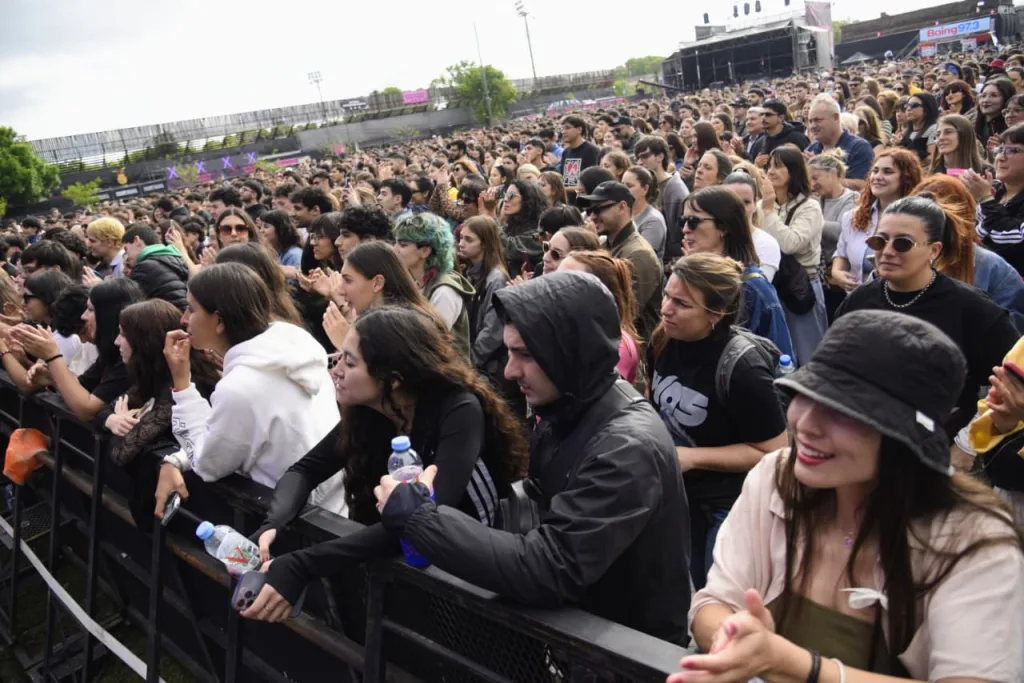 Festival Bandera 2026: intensa jornada de rock, pop, indie, electrónica y escenarios cruzados