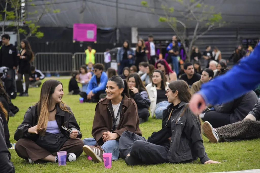 Festival Bandera 2026: intensa jornada de rock, pop, indie, electrónica y escenarios cruzados