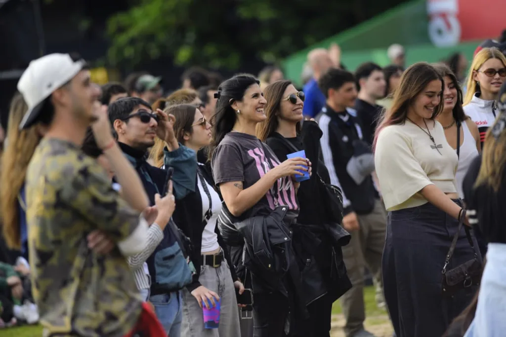 Festival Bandera 2026: intensa jornada de rock, pop, indie, electrónica y escenarios cruzados