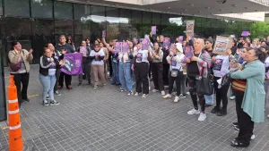 Bronca, dolor y pedido de justicia: familiares y amigas de Bárbara Aragón se movilizaron al Centro de Justicia Penal