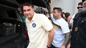 Flávio Bolsonaro se fugó a Estados Unidos y solicitará asilo a Donald Trump