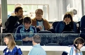 ¡Grandes ídolos populares! Charly García estuvo presente en la despedida de Lio Messi de la Selección Argentina
