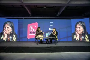 Claudia Piñeiro en la Feria del Libro: entre el fervor del público y el desafío de aprender a escuchar
