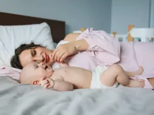 Muerte súbita en bebés: en 7 de cada 10 casos hubo colecho y hacinamiento