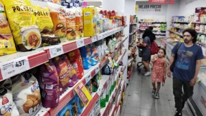 El consumo no repunta, volvió a retroceder y mostró una fuerte caída en los principales rubros