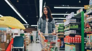 Dónde hay un mango: la mitad de argentinas y argentinos ya compra segundas y terceras marcas
