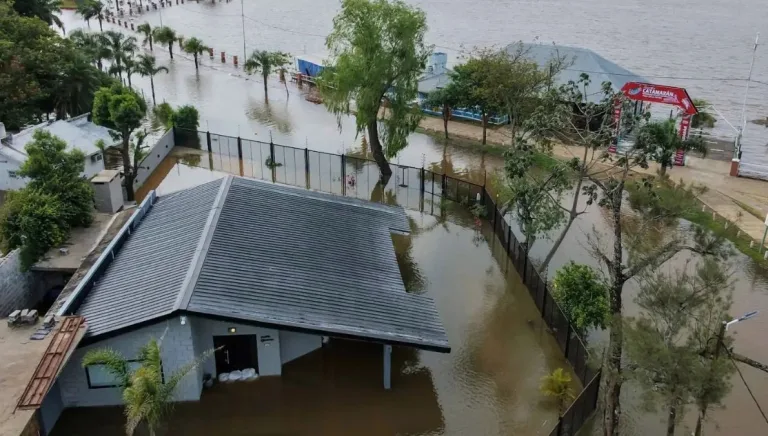 Inundaciones en Corrientes, Misiones y Entre Ríos, y vigilancia en el norte santafesino