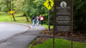 Universidad de Cornell anunció una investigación externa sobre su gestión tras la denuncia de una violación grupal de una estudiante en 2024