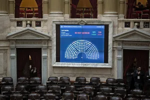 Fragilidad política y convicciones flojas: al Gobierno libertario le bastó levantar algunos teléfonos para blindar el mega DNU 70/23