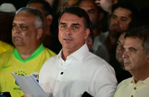 Flávio Bolsonaro pedirá la anulación de las elecciones en Brasil: “Es imposible reconocer el resultado en esas condiciones”