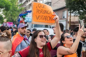 Todo el color y calor de la histórica 20ª Marcha del Orgullo Rosario: hoy más que nunca, lo personal es político