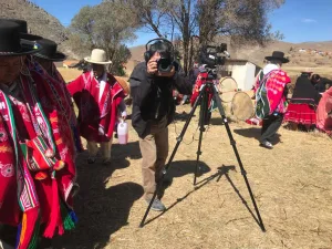 “Hay que entender la lógica del pueblo”: el director Luis Bolívar llega a Rosario con talleres y un nuevo proyecto documental