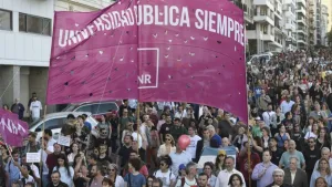 Estudiantes de Ciencias Políticas y Relaciones Internacionales y de Humanidades y Artes acordaron toma de facultades y clases públicas