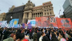 Ley de Tierras: hubo marcha hacia Tribunales en contra del fallo de la Corte que permite la extranjerización