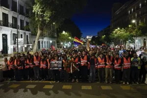 Miles de personas marcharon en Madrid en memoria de Maricarmen y su lucha por la vivienda