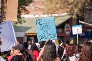 El Gobierno desplomó los recursos para las universidades, pero en el propio presupuesto 2027 hay de sobra para cumplir con la ley de financiamiento