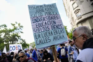 Milei no cumple la ley: Rosario vive la 5ª marcha federal educativa con bronca y ánimo de lucha