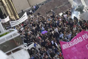 Lo que la marcha nos dejó: “Milei, cumplí la ley”, resonó en Rosario