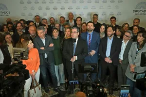 Tras el fallo de la Corte que permite la venta ilimitada de tierras a extranjeros, la oposición convocó a sesión especial en Diputados para voltear el DNU 70
