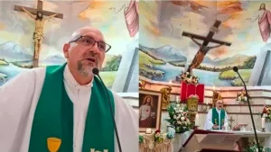 Un sacerdote murió aplastado por una cruz que cayó durante una misa transmitida en vivo