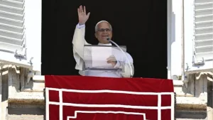 El papa León XIV reapareció tras su operación por cáncer de pulmón y agradeció el apoyo de los fieles