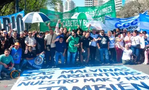 Clima de época en La Fluvial: repudian a Karina Milei gremios y organizaciones sociales