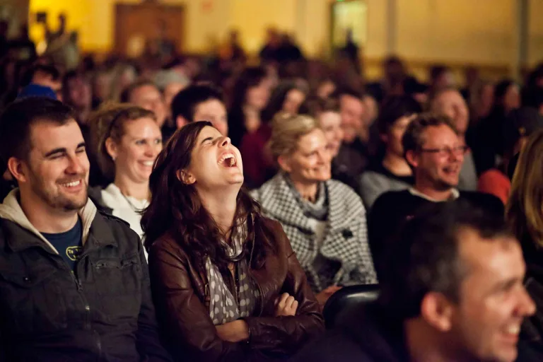 Producido por Comediantes Anónimos, el Cultural Fontanarrosa se llena de humor con el Festival de Stand Up