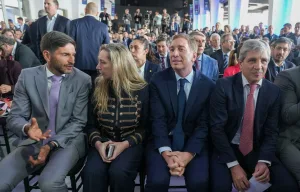 Luis Caputo en el foro Rigi de La Fluvial: “Que Argentina también sea invencible”