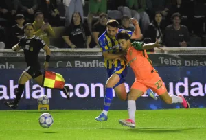 Arrancó en el Florencio Sola: Central, que quiere de nuevo la anual, ya juega con Banfield en busca una victoria
