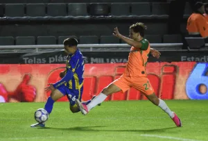 Arrancó el segundo tiempo en el Florencio Sola: Central juega muy mal y Banfield aprovecha para ganarle 1-0 con gol de Adoryan