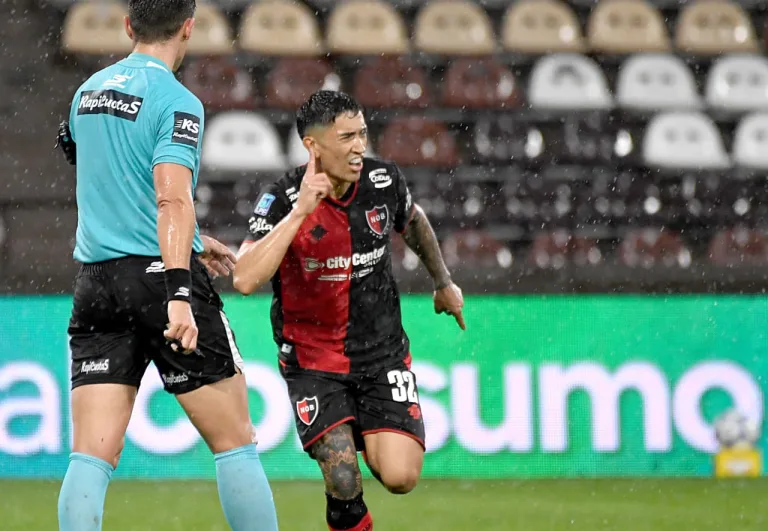 Newell's va por el golpe definitivo ante San Lorenzo para consolidarse en los playoffs del Clausura