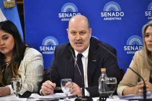 El gobierno tomó una deuda de U$S 300 millones para financiar más de 20 mil despidos en el Estado