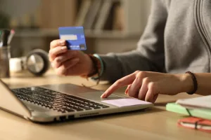 Las compras de argentinos al exterior vía courier crecieron en septiembre y ya superaron el total del 2025
