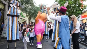 Inauguran Polo de la Niñez en Rosario en medio de protesta de trabajadoras y trabajadores