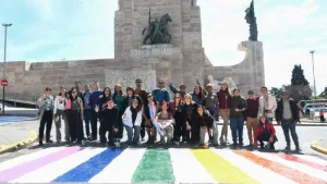 Rosario pinta diversidad: dos sendas peatonales con los colores del arco iris